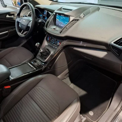 Kuga 2.0 TDCi 150 S&S 4x2 BVM6  Titanium - photo 18/54