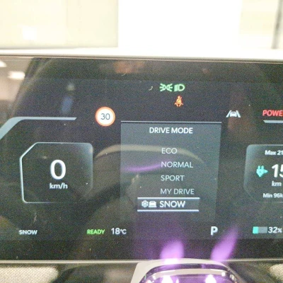 EV3 81.4 kWh 204 ch  GT-line - photo 32/74